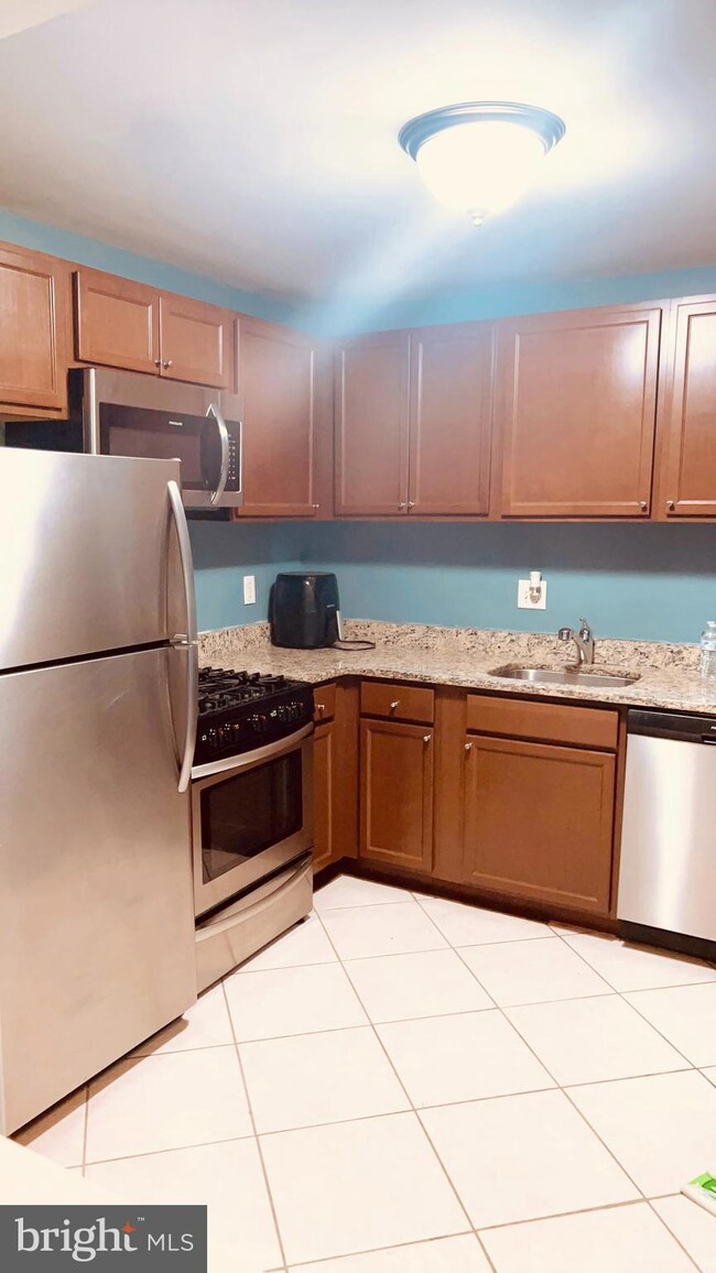 18607 Walkers Choice Rd unit 18607, Montgomery Village, MD 20886 - photo 6