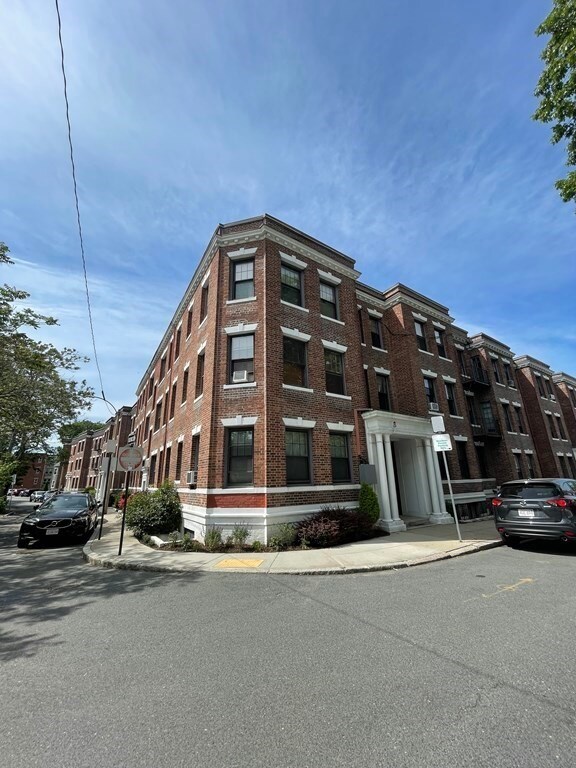 Sutherland Village unit 9, Brighton, MA 02135 - photo 2