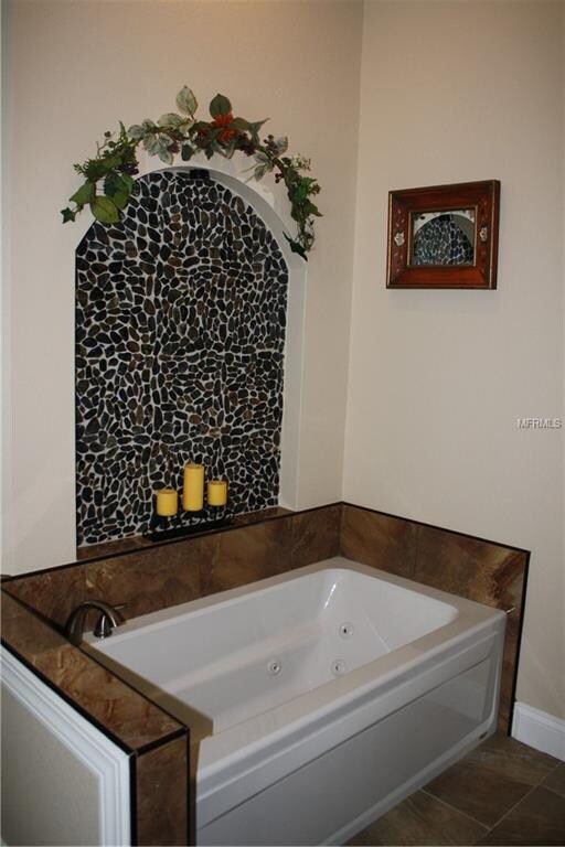 Jetted master bathroom tub