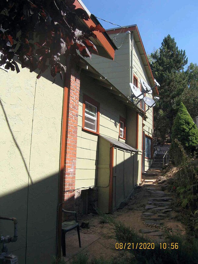 1937 Oregon Ave, Klamath Falls, OR 97601 - photo 6