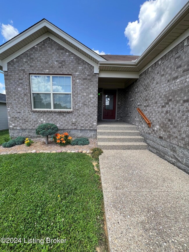 266 Crossfield Dr, Mount Washington, KY 40047 - photo 2