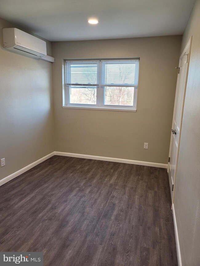 350 Main St unit 3, Schwenksville, PA 19473 - photo 6