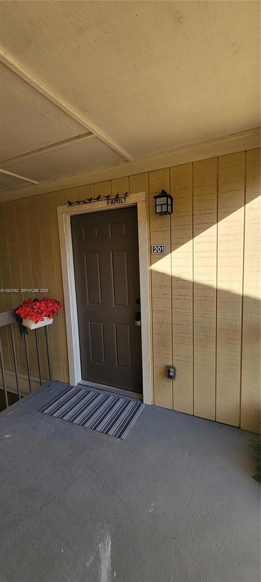 13285 Arbor Pointe Cir unit 201, Tampa, FL 33617 - photo 4