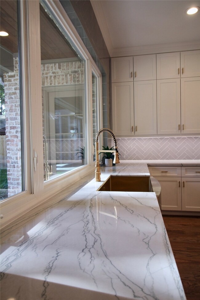 619 Cherrybark Ln, Houston, TX 77079 - photo 4