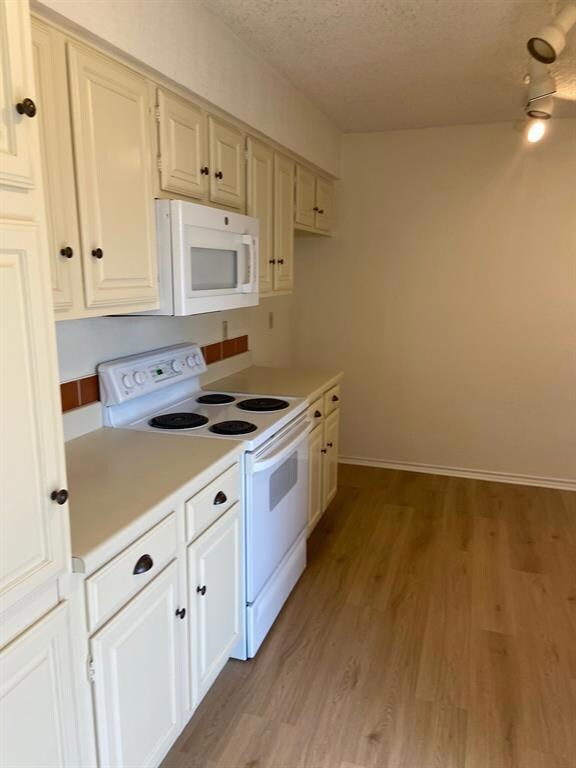 2100 Maplewood Trail, Colleyville, TX 76034 - photo 6