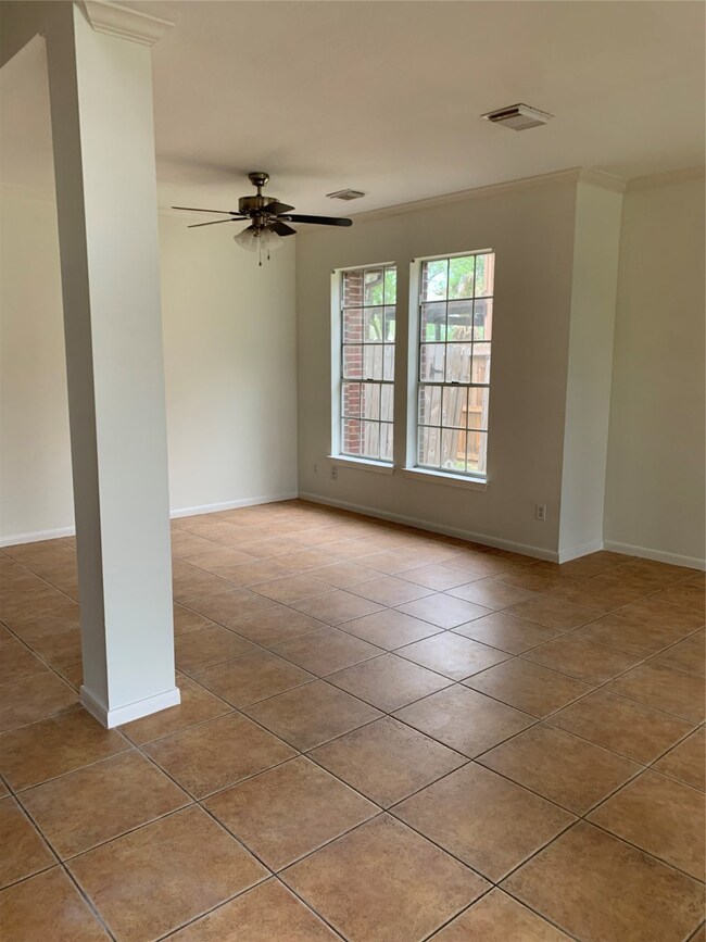 2306 N Mission Cir, Friendswood, TX 77546 - photo 2