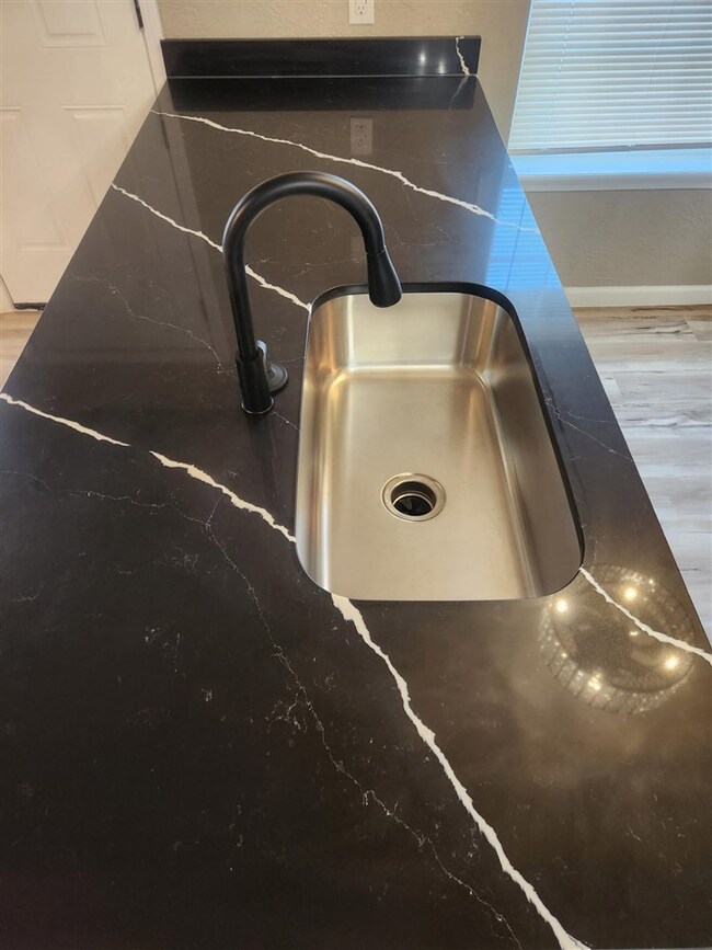 624 E Main St, Geronimo, OK 73543 - photo 6