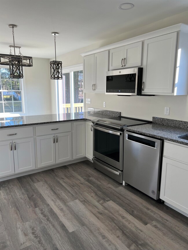 47 Ida Cir unit 310-8, Rochester, NH 03868 - photo 2