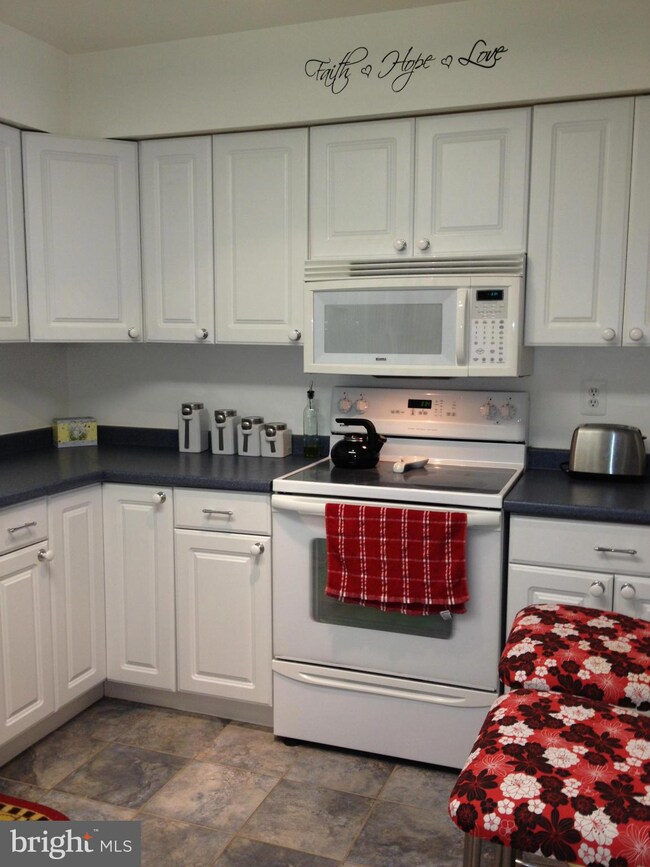 19954 Appledowre Cir, Germantown, MD 20876 - photo 7