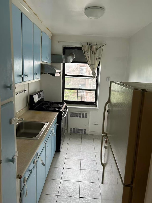 Mitchell Gardens Co-Op #3 unit 5A, Flushing, NY 11354 - photo 5