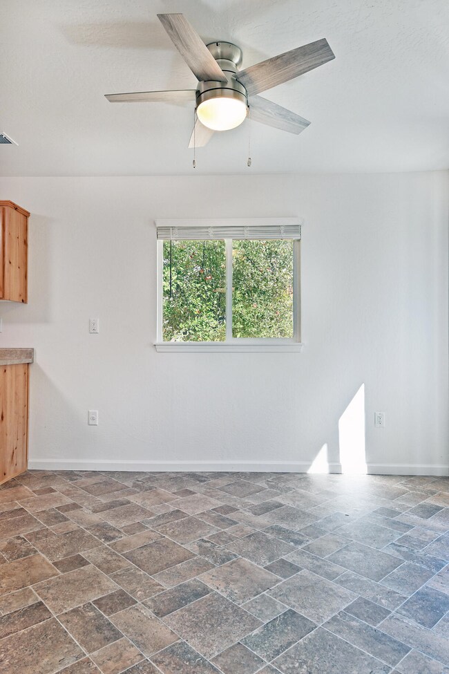 237 Shadowbrook Dr, Cave Junction, OR 97523 - photo 5