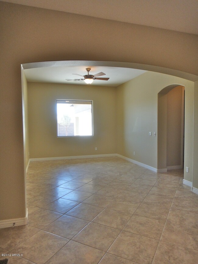 FORMAL DINING