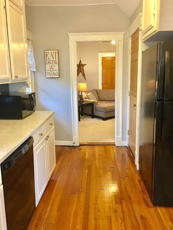 32 Raymond Rd, Salem, MA 01970 - photo 3