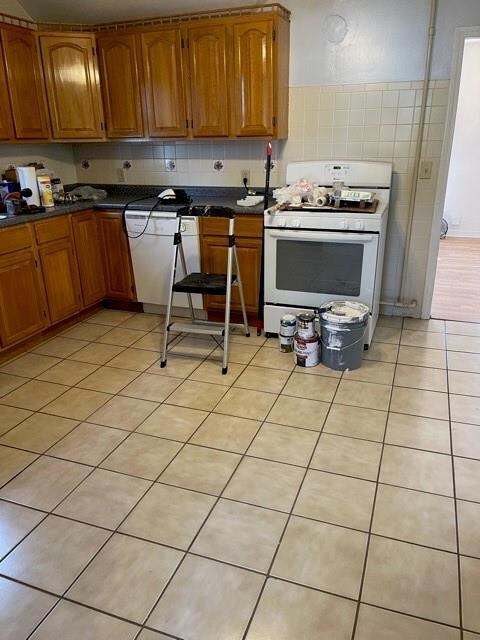 24 E Transit St unit 2, Providence, RI 02906 - photo 3