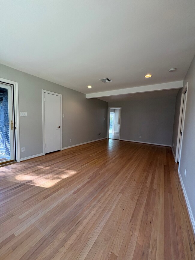 2010 Gardenia Dr, Houston, TX 77018 - photo 3