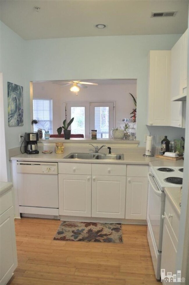 4523 Sagedale Dr unit 301C, Wilmington, NC 28405 - photo 7