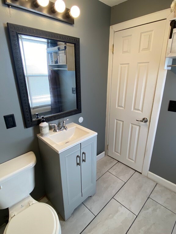 844 Center St, Ludlow, MA 01056 - photo 7