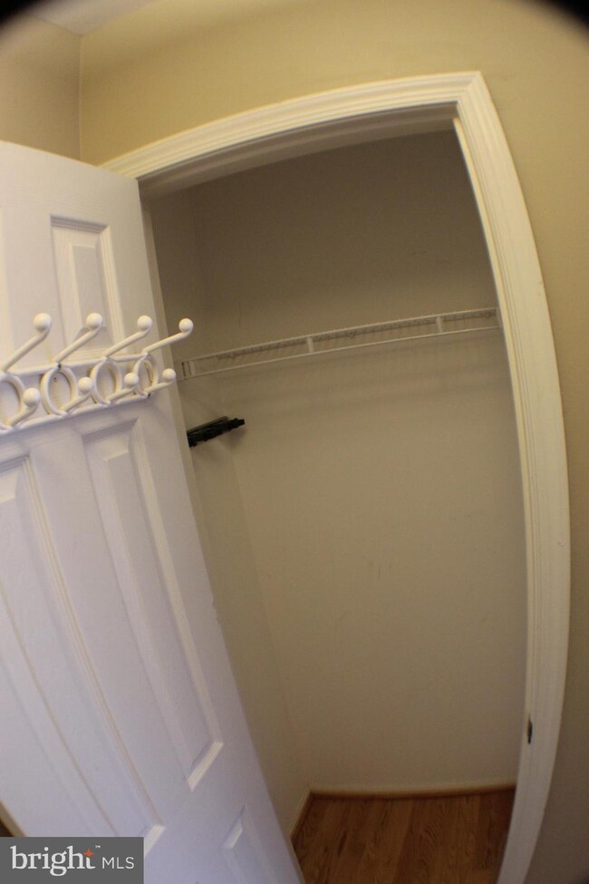 21860 Elkins Terrace unit 301, Sterling, VA 20166 - photo 4