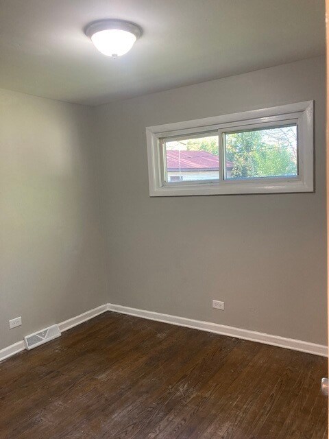 17306 Mahoney Pkwy, Hazel Crest, IL 60429 - photo 2