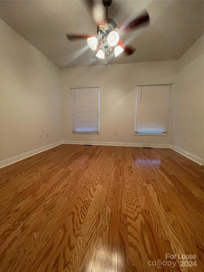 332 N Kelly St, Statesville, NC 28677 - photo 6