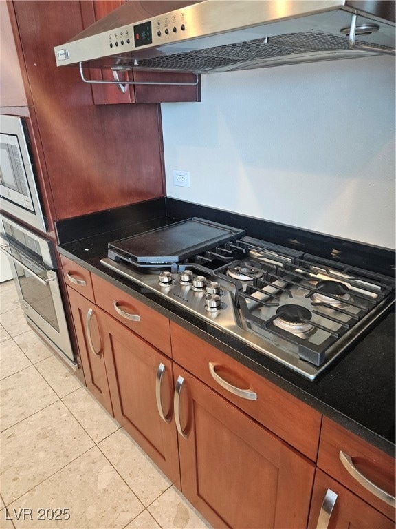 Kitchen with oven, extractor fan, stovetop, and li