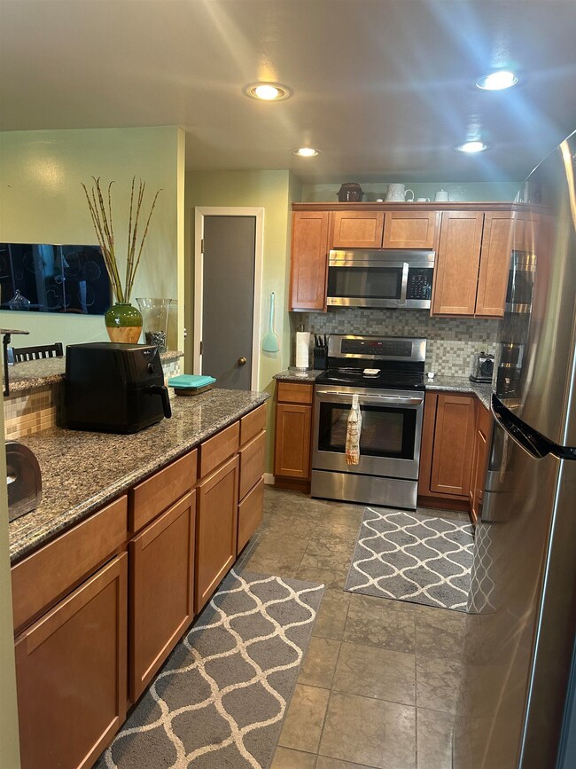 Beautiful newer kitchen