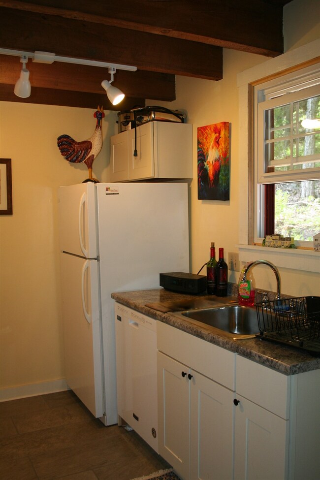 574 Willard Rd unit A, Hartford, VT 05001 - photo 5