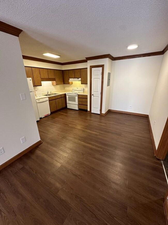 3521 Ivy Commons Dr unit 302, Raleigh, NC 27606 - photo 3