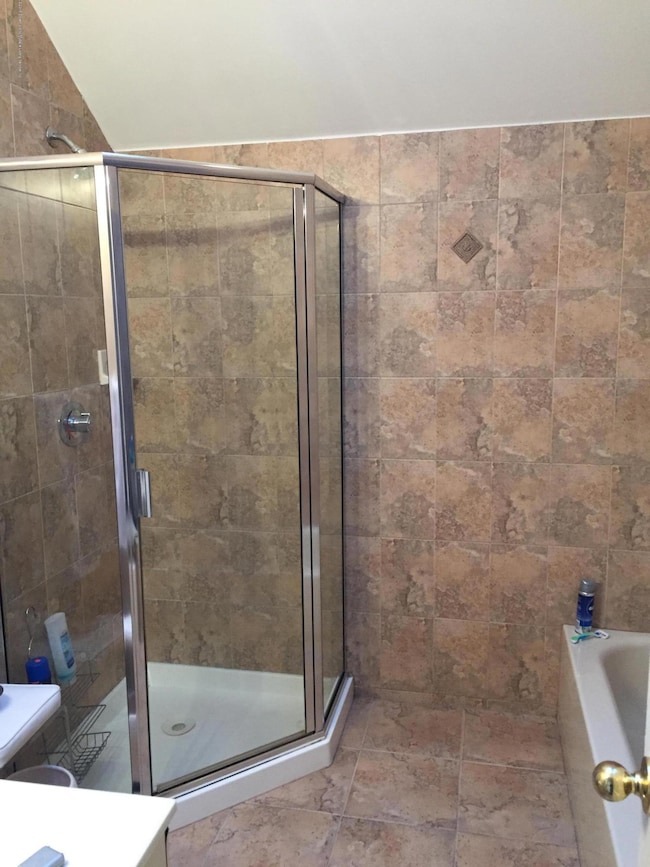 Bedroom Level Full Bath