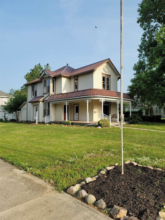 302 N West St, Tipton, IN 46072 - photo 2