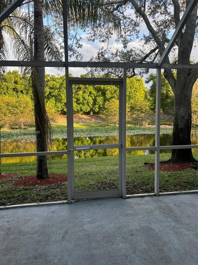 1462 Veracruz Ln unit 35, Weston, FL 33327 - photo 5