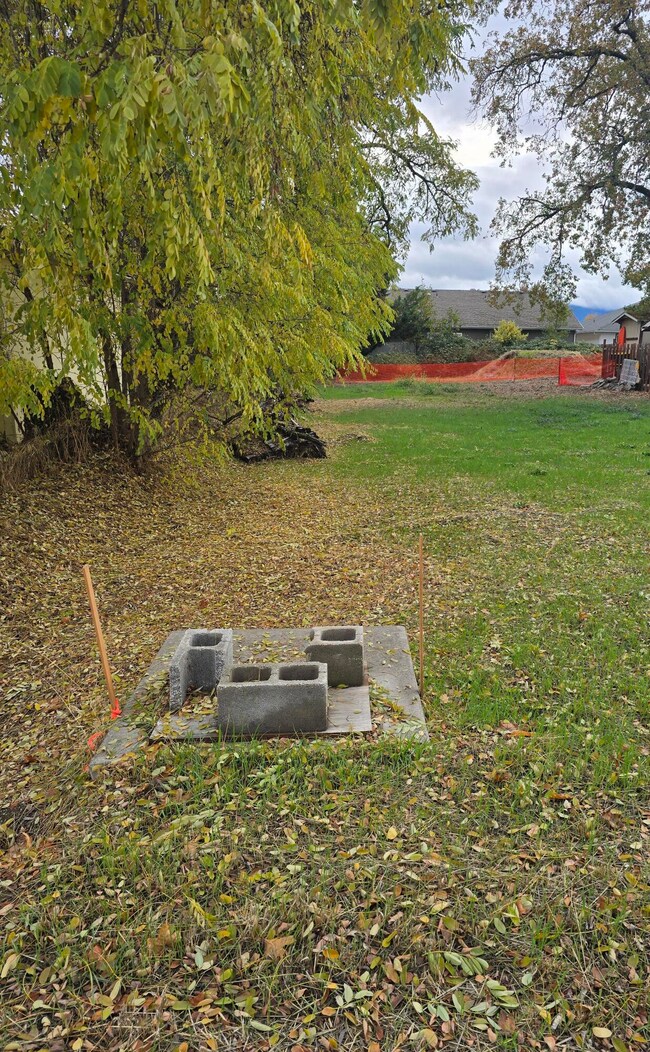 2625 Redwood Ave, Grants Pass, OR 97527 - photo 2