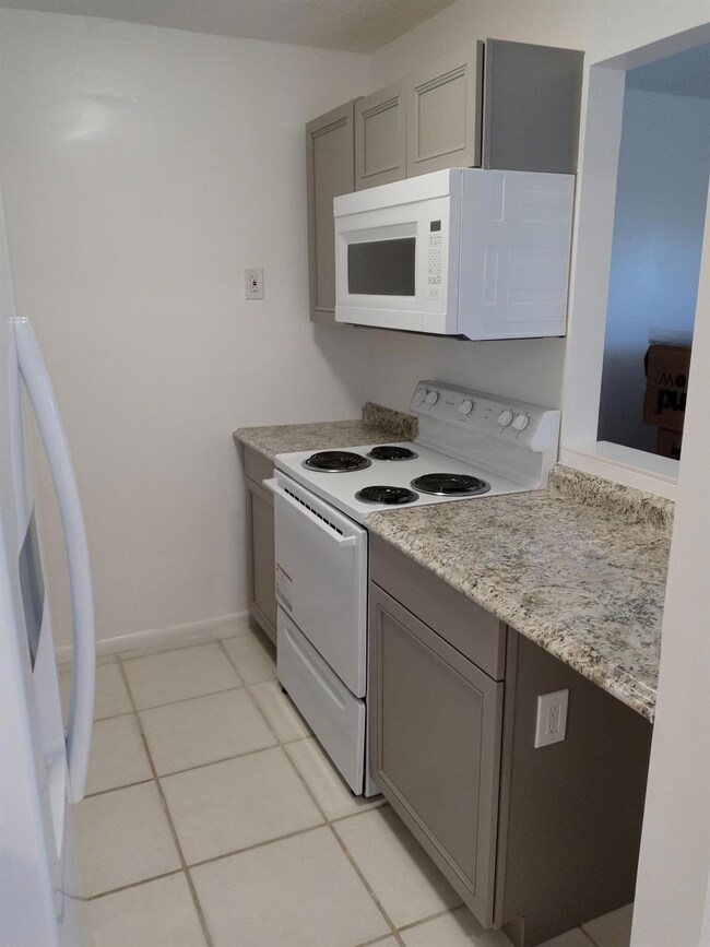 447 Windsor S, West Palm Beach, FL 33417 - photo 7