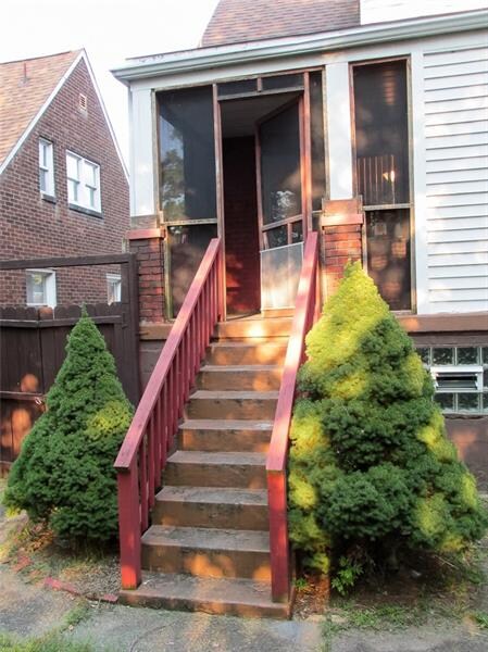 Screened in porch