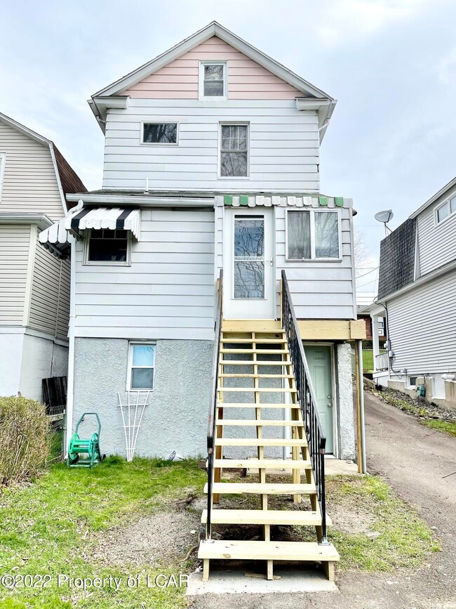 49 Wilcox St, Wilkes Barre, PA 18705 - photo 5