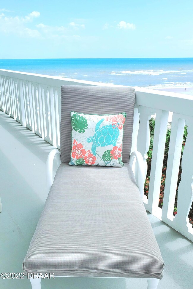 aquarius lounge view