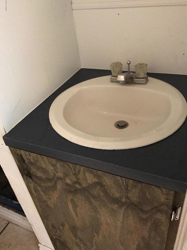 109 YAKIMA BATH SINK