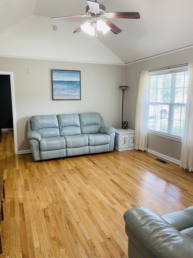 1144 Indian Springs Cir, Manchester, TN 37355 - photo 3