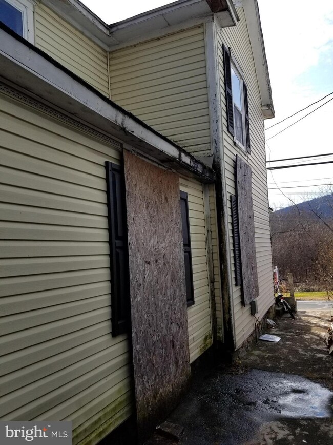 242 Knoxville Rd, Knoxville, MD 21758 - photo 3