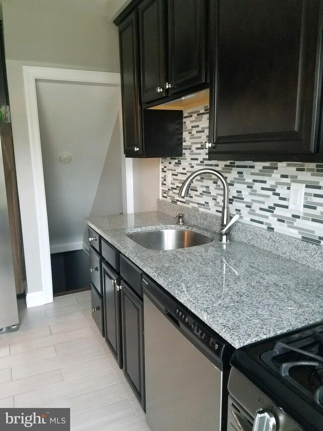 1040 Downton Rd, Halethorpe, MD 21227 - photo 3