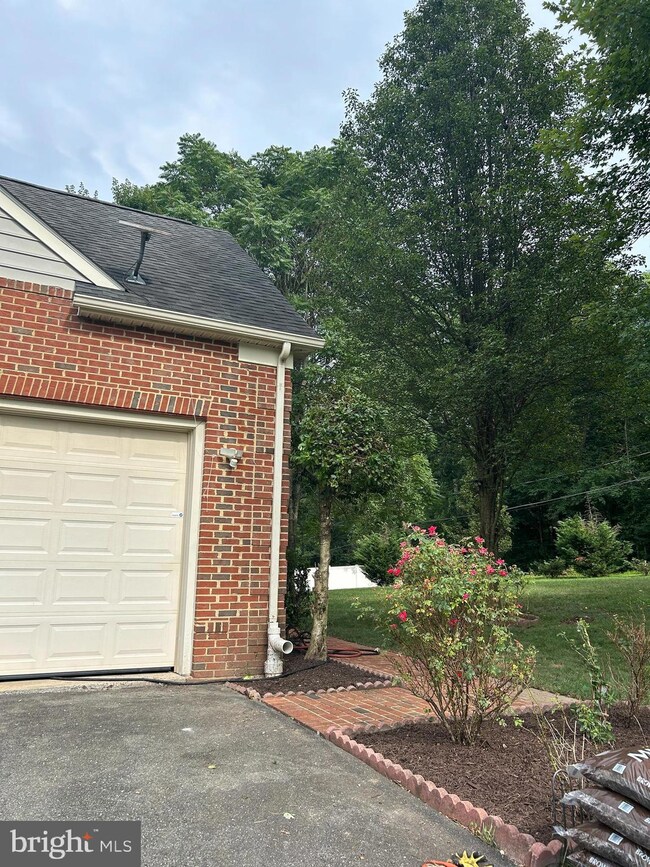 9441 Brink Rd, Gaithersburg, MD 20882 - photo 5