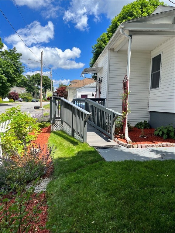 35 Manila Ave, Woonsocket, RI 02895 - photo 2