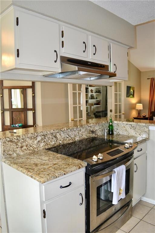 Beautiful granite counter tops and stainless appli