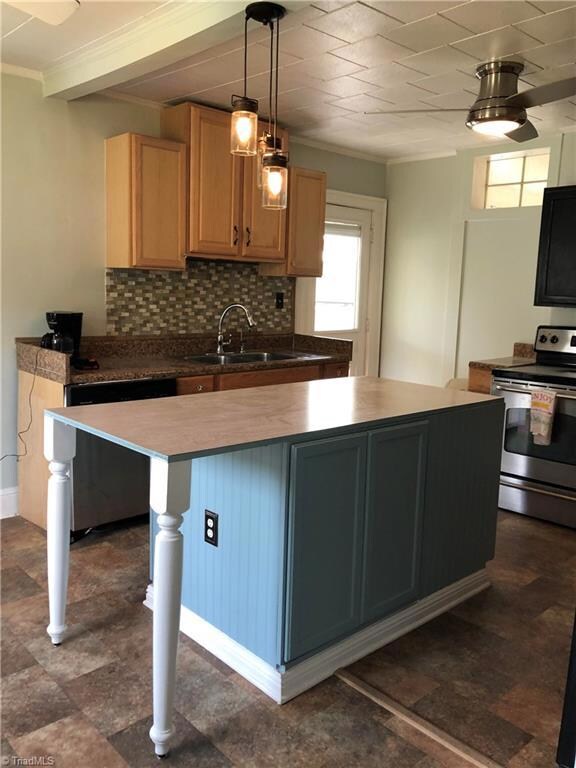 221 Greenvale Rd, Asheboro, NC 27203 - photo 5