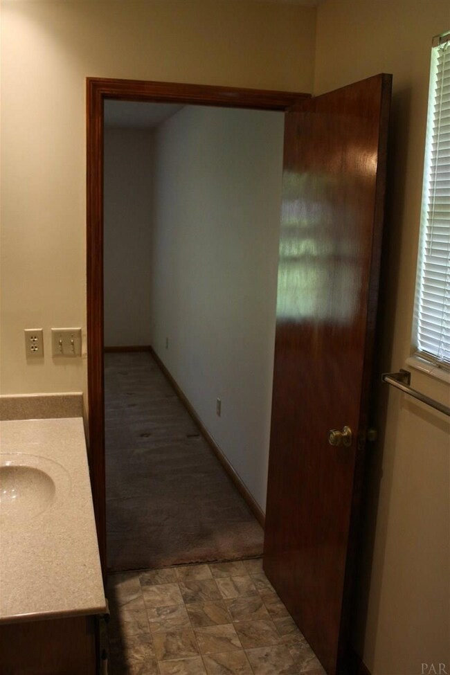 2301 Belleflower Rd, Pensacola, FL 32526 - photo 5