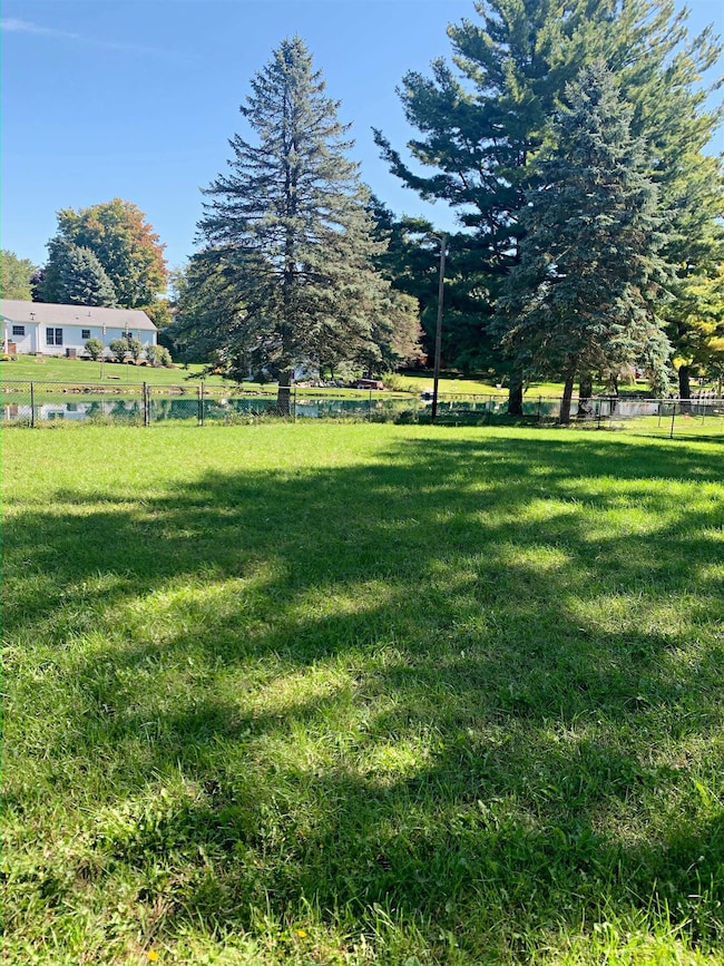 8520 Apple Blossom Ln, Flushing, MI 48433 - photo 3