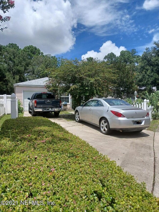 5683 Ellis Trace Dr, Jacksonville, FL 32205 - photo 2