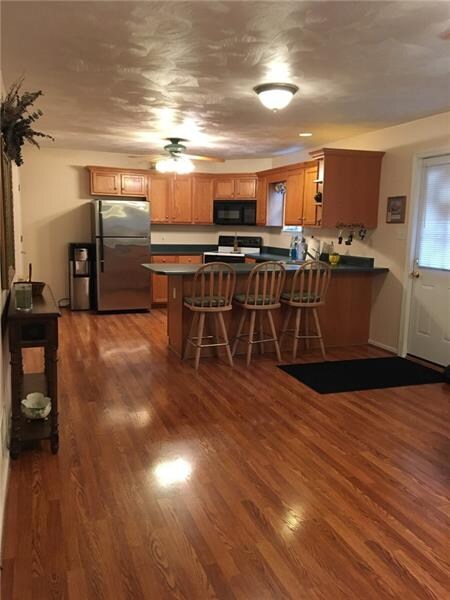 KITCHEN 13X12 Open Kitchen and Family Room.  Refri