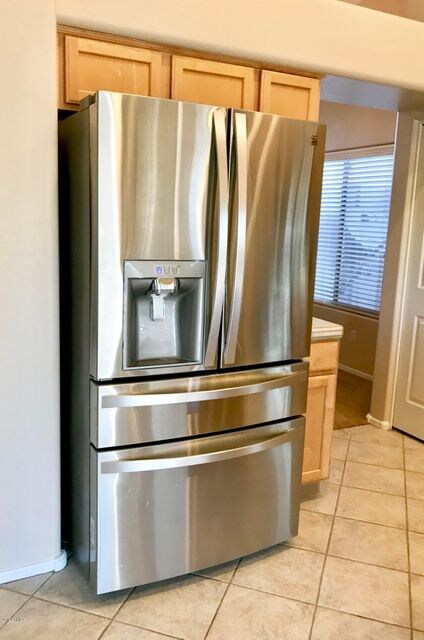 Refrigerator with water/ice dispenser