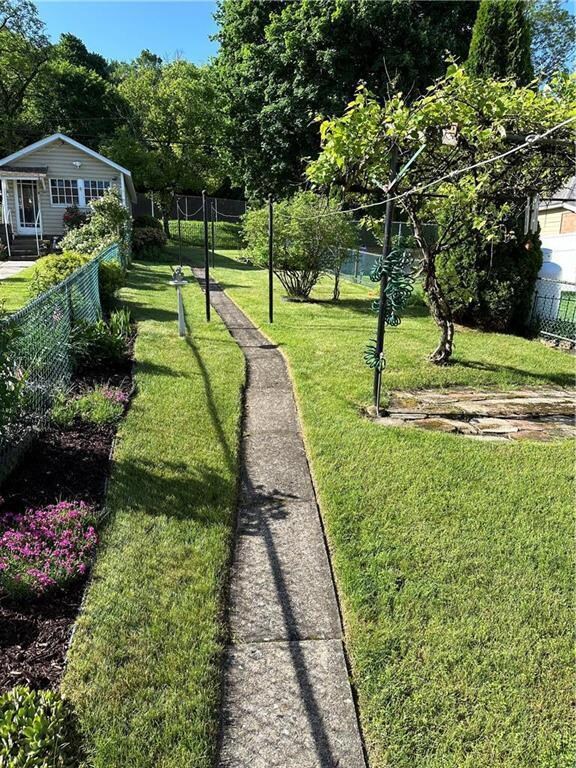 622 E Bertsch St, Lansford, PA 18232 - photo 3